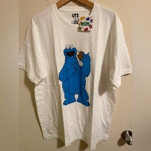 Uniqlo x Kaws Sesame Street White Tee with Blue Cookie Monster size adult L New